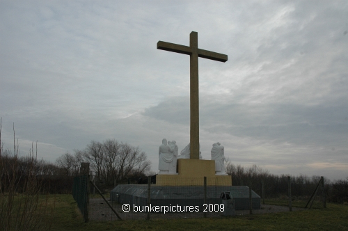 © bunkerpictures -Vf with monument